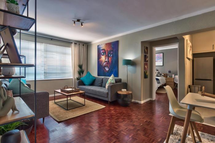 Trendy 1 bedroom flat in the heart of Green Point