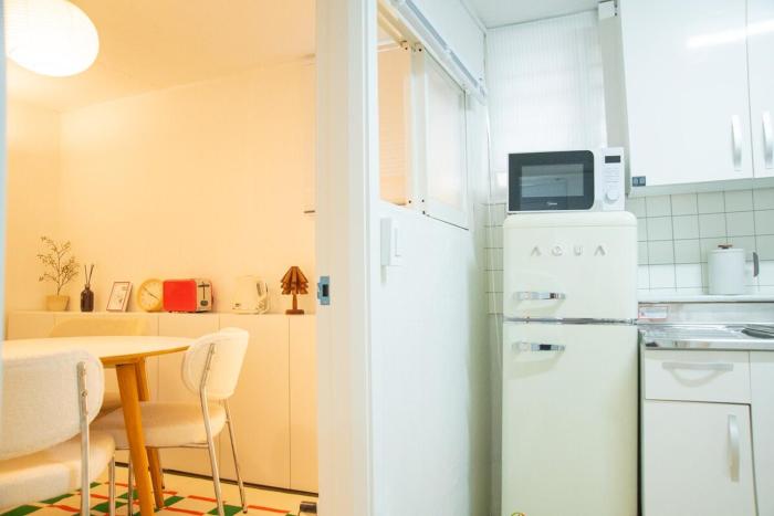 3 minutes on foot from Itaewon Station, 3 private rooms # Station area # Hotel bedding # Ground floor