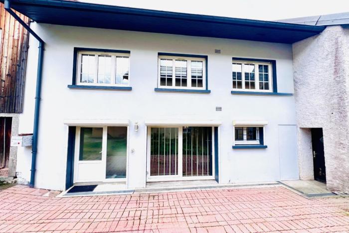 House in the quiet city center !