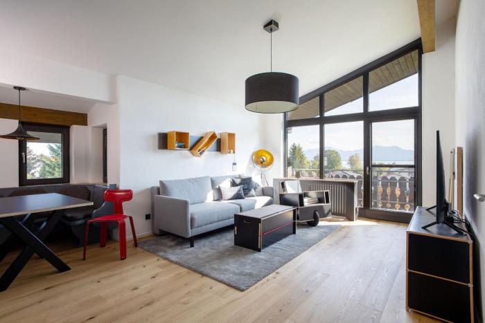 Designer-Oberstüberl mit Seeblick auf den Chiemsee & Alpenpanorama
