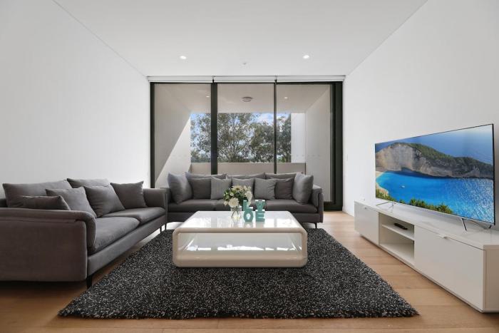 Bright & Stylish 2-Bedroom Escape in Gordon