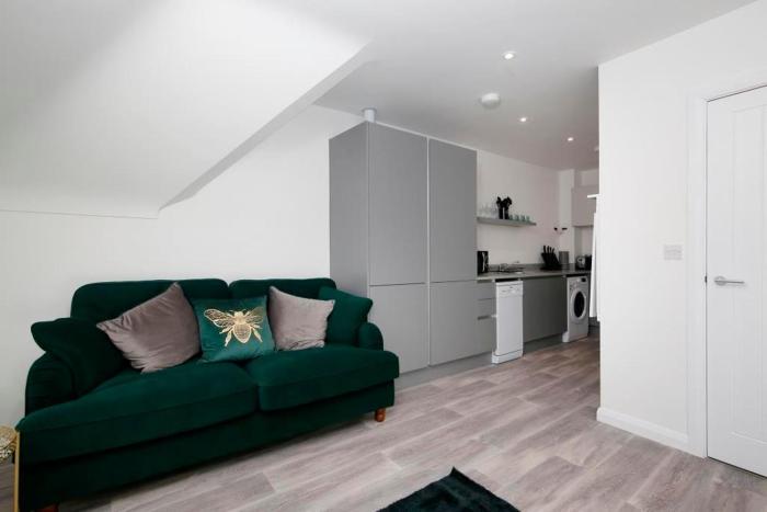 NIGHTINGALE by BOURNECOAST - Modern Apartment Near Sandy Beaches - FM10678