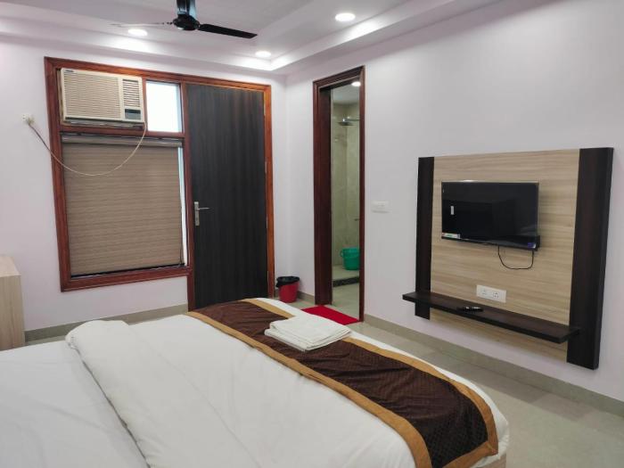 Hotel Town Stay Near Rajiv Gandhi Cancer Hospital Rohini