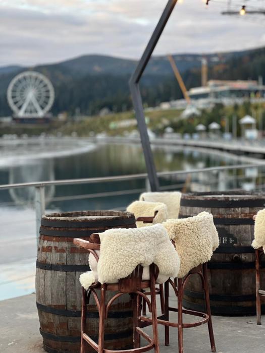 Преміальні апартаменти на березі озера Молодості