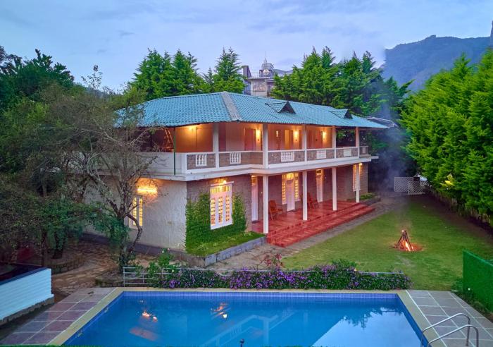 Ministers Mansion Pool Resort Kanthalloor by VOYE HOMES ! Infinity Pool & Scenic Views