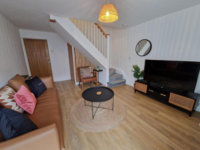 Chic 2 Bedroom Close to Town with Free Parking