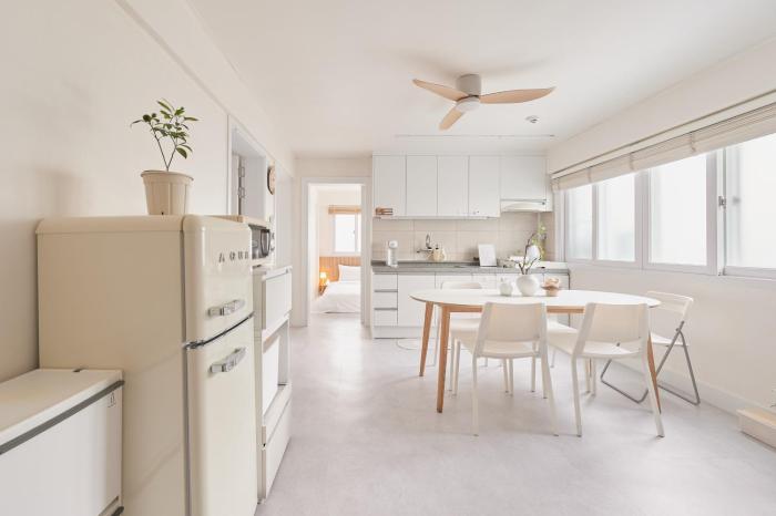 망원한강도보5분 망원시장 망리단길 홍대11분 14인 넷플렉스 짐보관