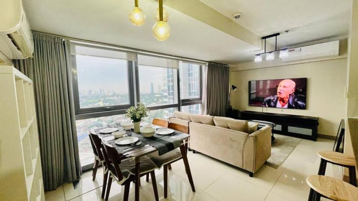2 bedroom Luxury Condo in Eastwood with Scenic City view, unli wifi and netflix