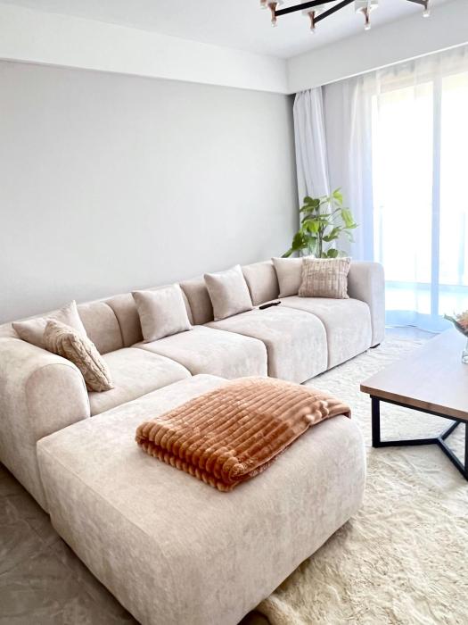 Narari 2 Bedroom, Facing Nairobi National Park, 10 mins to JKIA Airport with Gym & Pool Available