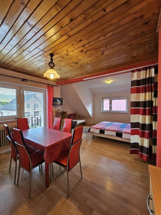 Spacious accommodation by the mountains - 9 beds