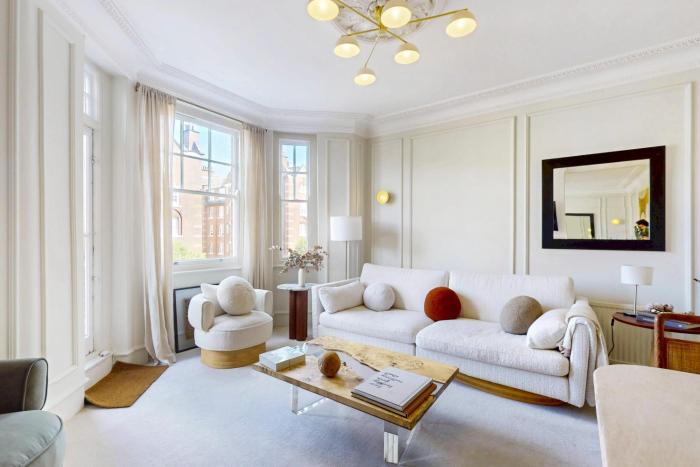 Elegant 2-Bed Chelsea Flat Near Kings Road and River Thames
