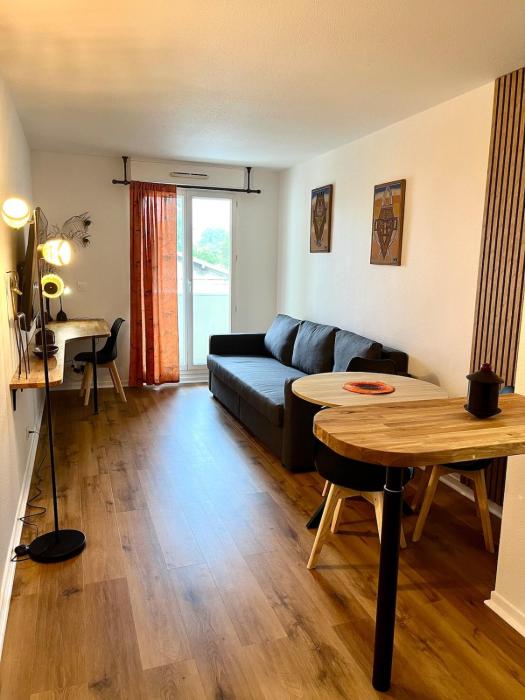 Savannah - apartment with balcony and parking