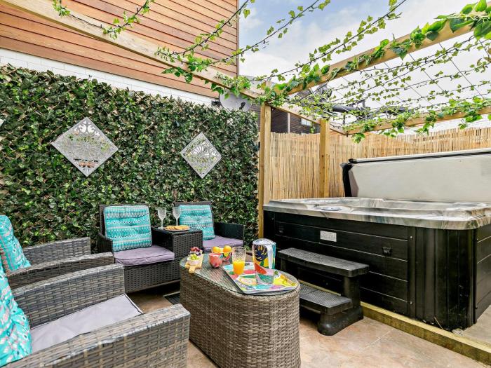 3 Bed in Charlestown 90218