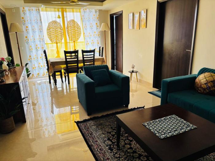 HawaMahal -The Crown 3BHK near Airport, JECC, JLN