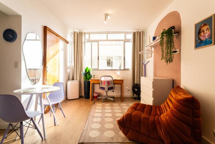 Studio acolhedor com TV e ar próximo à Faria Lima