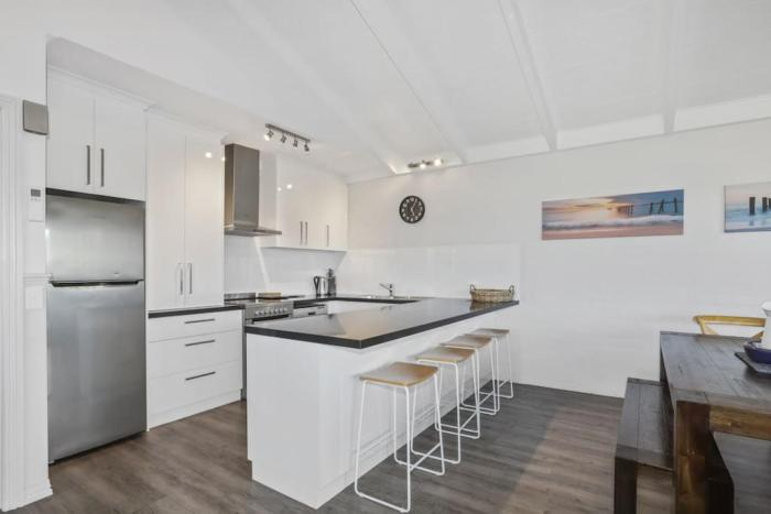 DECK 2 SEA - Amazing views, close to main street