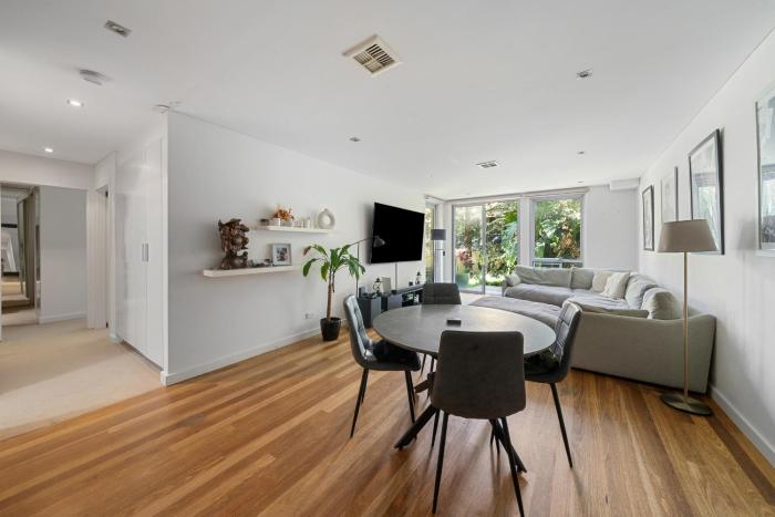Stylish Bondi Apartment with Patio, Parking & Wi-Fi