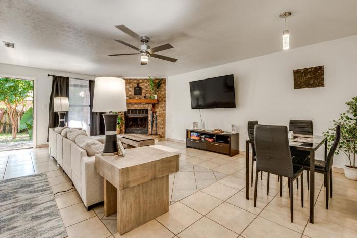 Group-Friendly Rental 5 Mi to Dtwn Tallahassee!