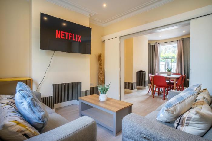 Spacious 4BR Townhouse in Central London