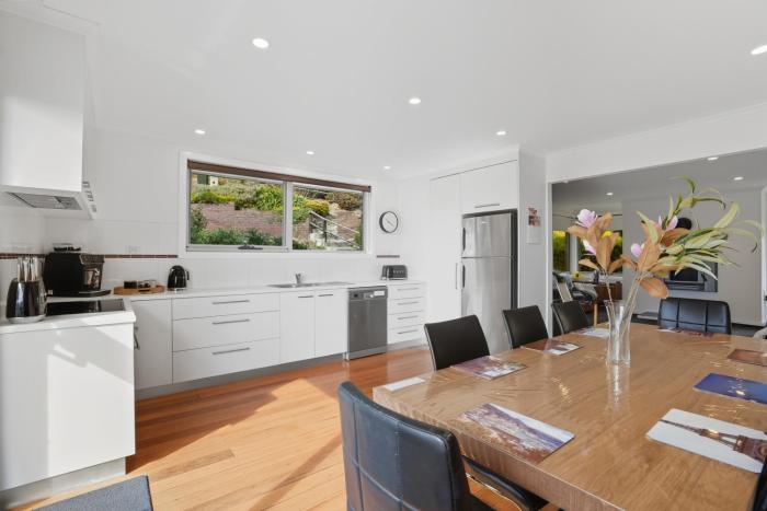 Large house close to the city tranquil setting