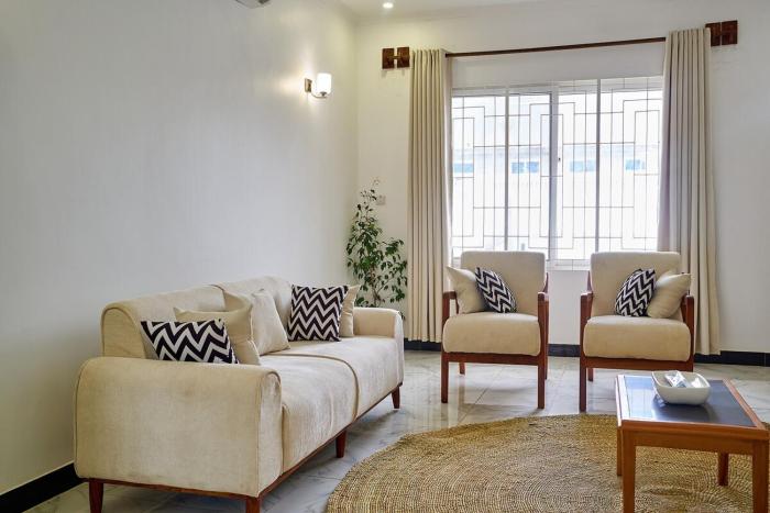 Elegant Dar Suburb Hideaway2