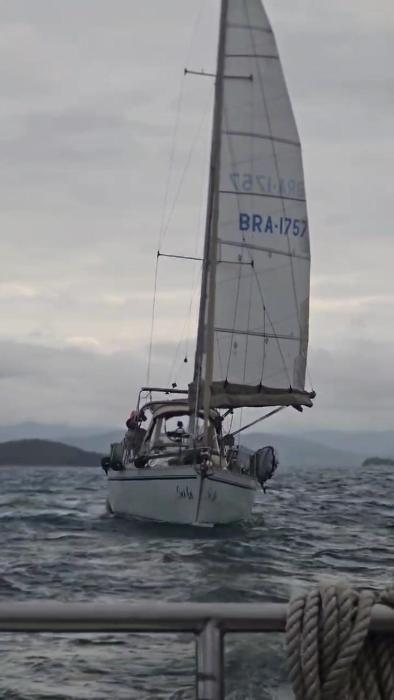 Paraty em um veleiro passeio diário