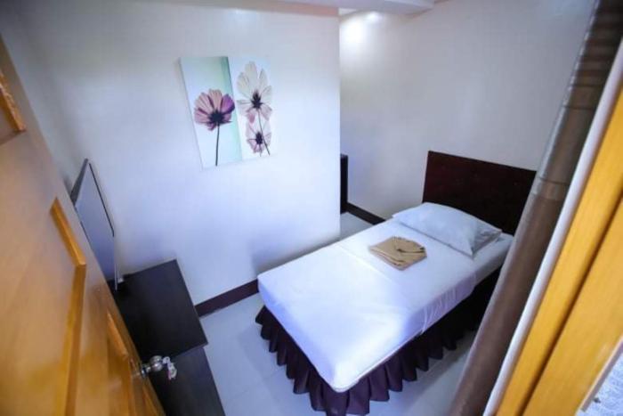 Marco s Tourist Inn by RedDoorz