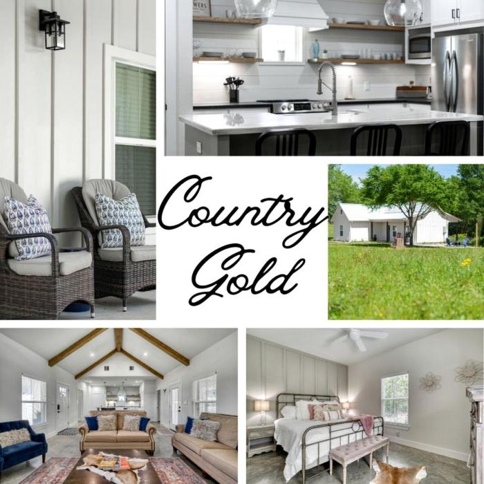 Cozy Chic Cabin with Fire Pit, BBQ and Countryside Views in Texas