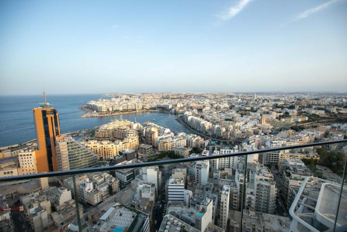 29th Floor-Seaview Mercury Apartment