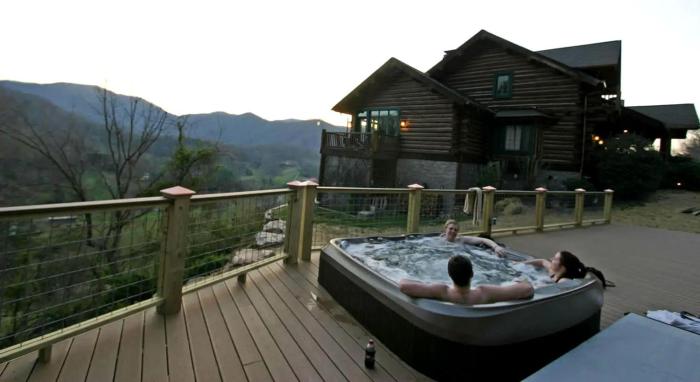 Deluxe Bed and Breakfast Getaway in Great Smoky Mountains near Leicester, North Carolina