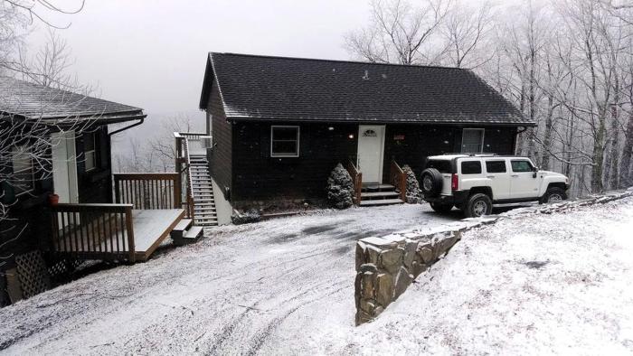 Cozy Cabin Rental with Stunning Views for Mountain Getaway in Boone, North Carolina