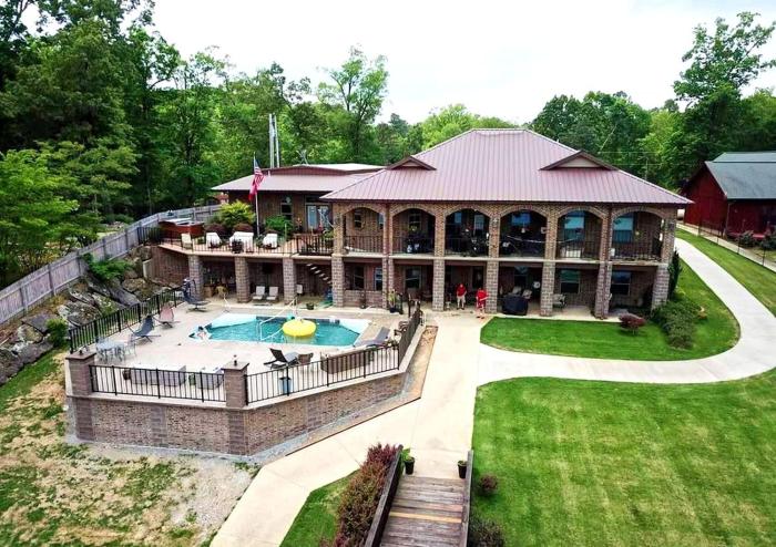Spacious Rental with Incredible Views for a Group Vacation in Royal, Arkansas