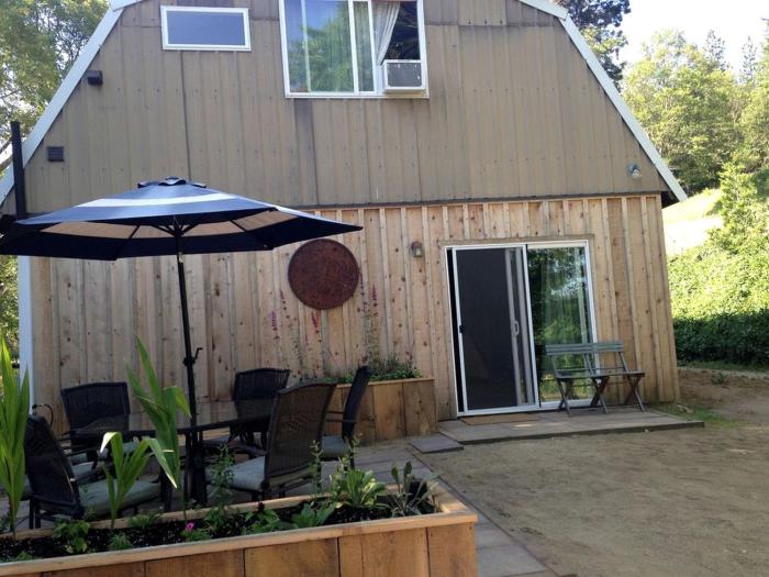 Rustic Countryside Barn Rental for Unique Getaway near Ashland, Oregon