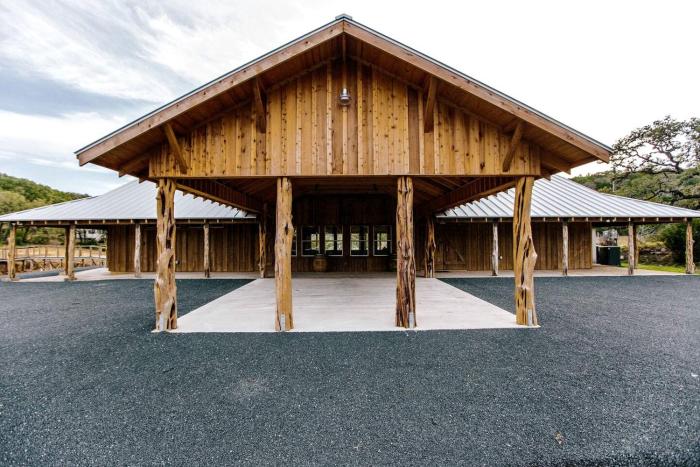 Luxurious Cabin Rental for a Family Getaway in Hill Country