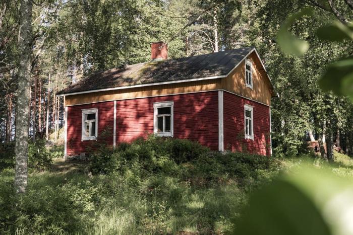 Rustic Off-Grid Farmhouse on Private Island with Sauna near Lake Tarjanne, Pohjaslahti, Finland