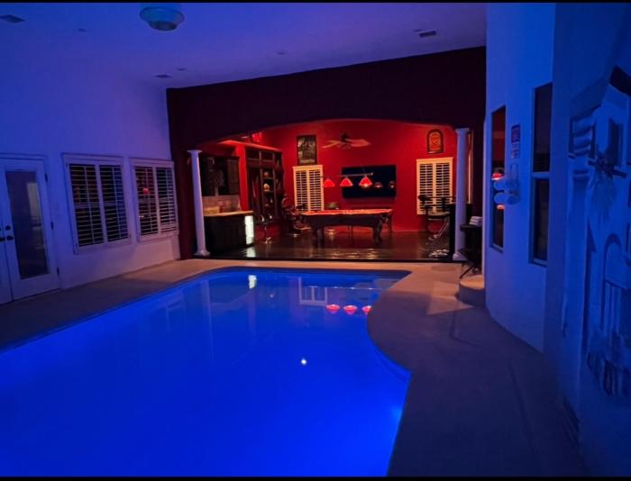 3bedroom 3 bath Indoor pool