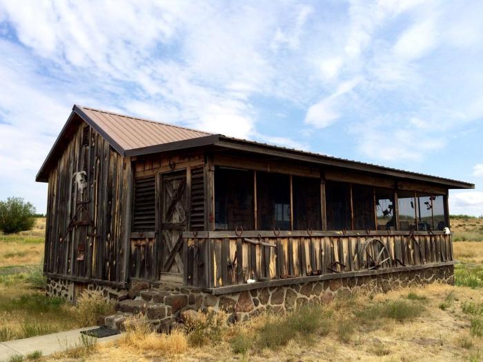Granary Fishing Cabin Adjacent to Fishing Lakes in Tygh Valley, Oregon