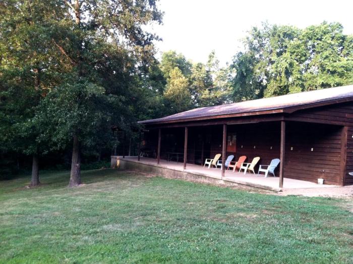 Spacious Cabin Rental for Large Groups near Onondaga Cave State Park in Missouri