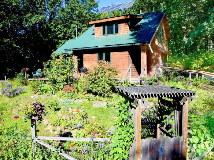 Cozy Lakefront Cabin Rental in the Woodlands of Empire, Michigan