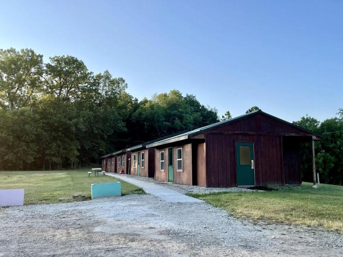 Wonderful Cabin that Sleeps 12 near the Cedar River in Letts, Iowa