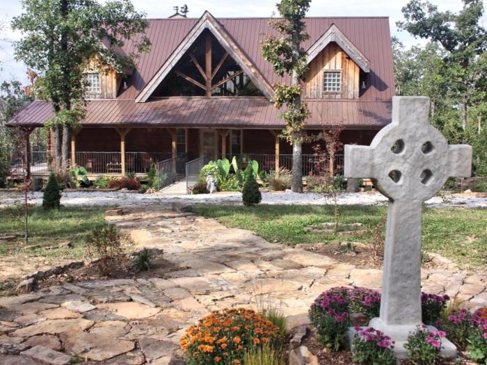 Rustic Room Rental for a Vacation near Harrison, Arkansas