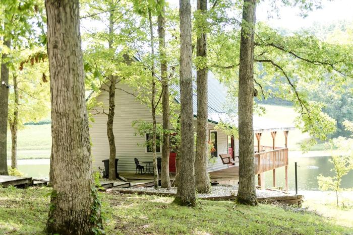 Lakefront Cabin Getaway near Columbia, Kentucky