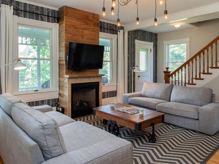 Modern Luxury Farmhouse with a Jacuzzi Tub near Woodstock, Vermont