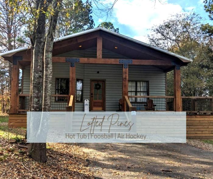 Rustic Cabin with Hot Tub and Game Room on the Edge of Ouachita National Forest