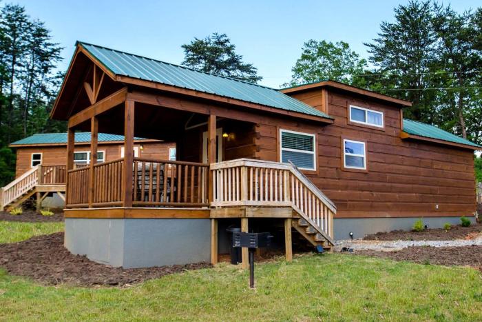 Peaceful Cabin Close to Tryon and the Foothills near Lake Lure in Mill Springs, North Carolina