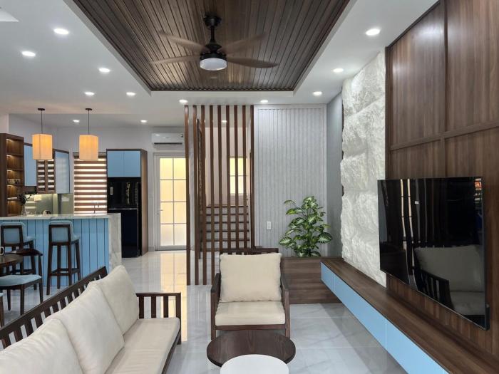 Modern 3BR Villa , Poolside, 4min Shuttle to Beach