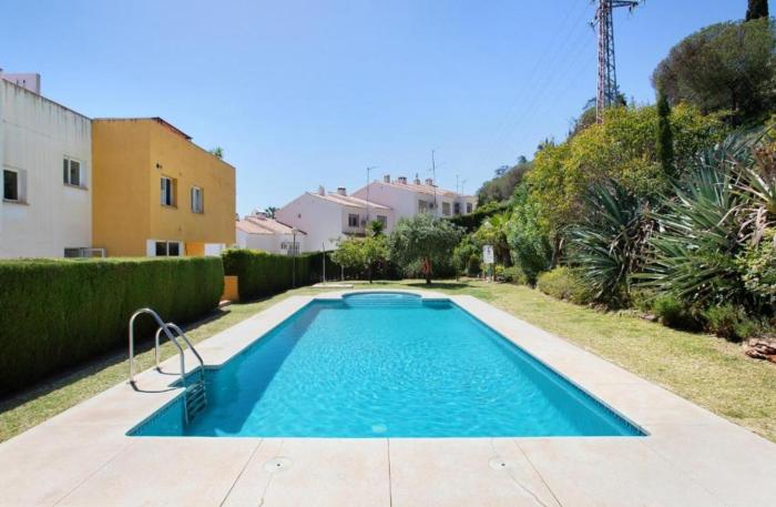 Spacious family friendly 3 bedroom home B Pueblo - swimming pool - games room & sunny terrasse