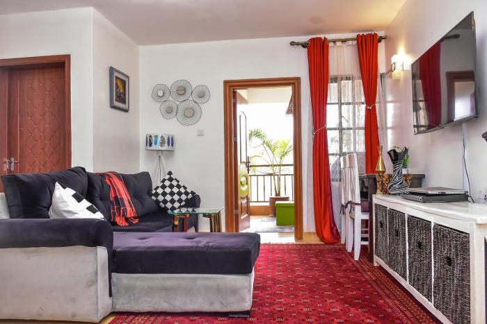 Chic City Apt with attached Private Bath 5km toUN