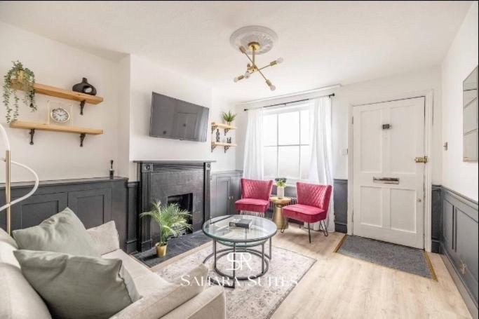 Stylish 2BR Cottage - Windsor Stays - Contractors & Families