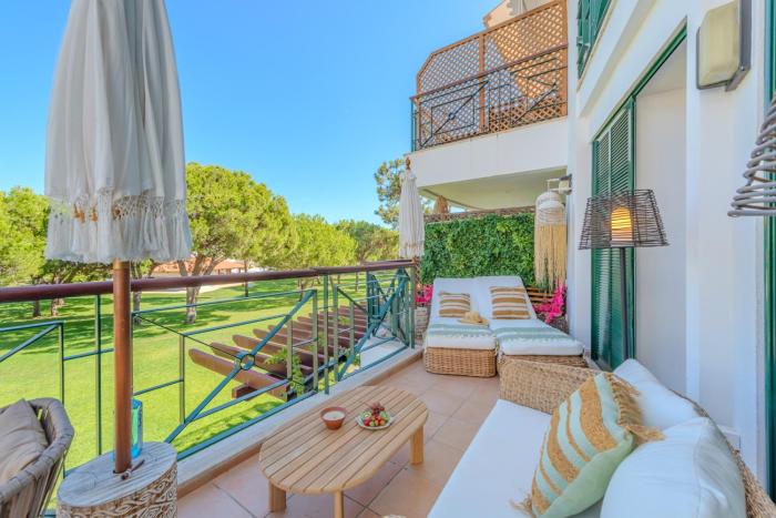 5 star Luxury SevenPines apartment with large balcony and 3 communal pool